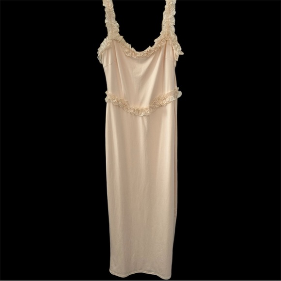 Selfie Leslie HERE COMES THE SUN  Olivera Lace Frill Trim Maxi Dress Cream Small - Picture 6 of 8